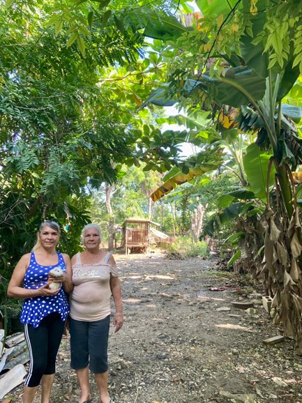 Jaquelín y Mídalia - beneficiarie della cooperativa “28 de enero” a Boyeros (L'Avana) - progetto "Hab.A.M.A. - Autoapprovvigionamento alimentare e sviluppo di iniziative economiche sostenibili a L'Avana"